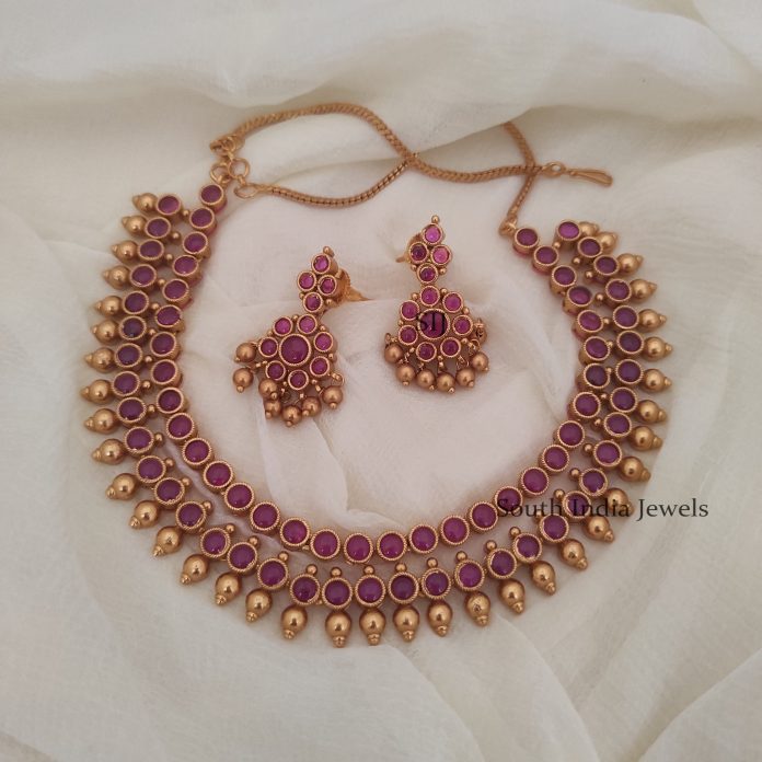 Minimalist Moti Eleganza Necklace Sets